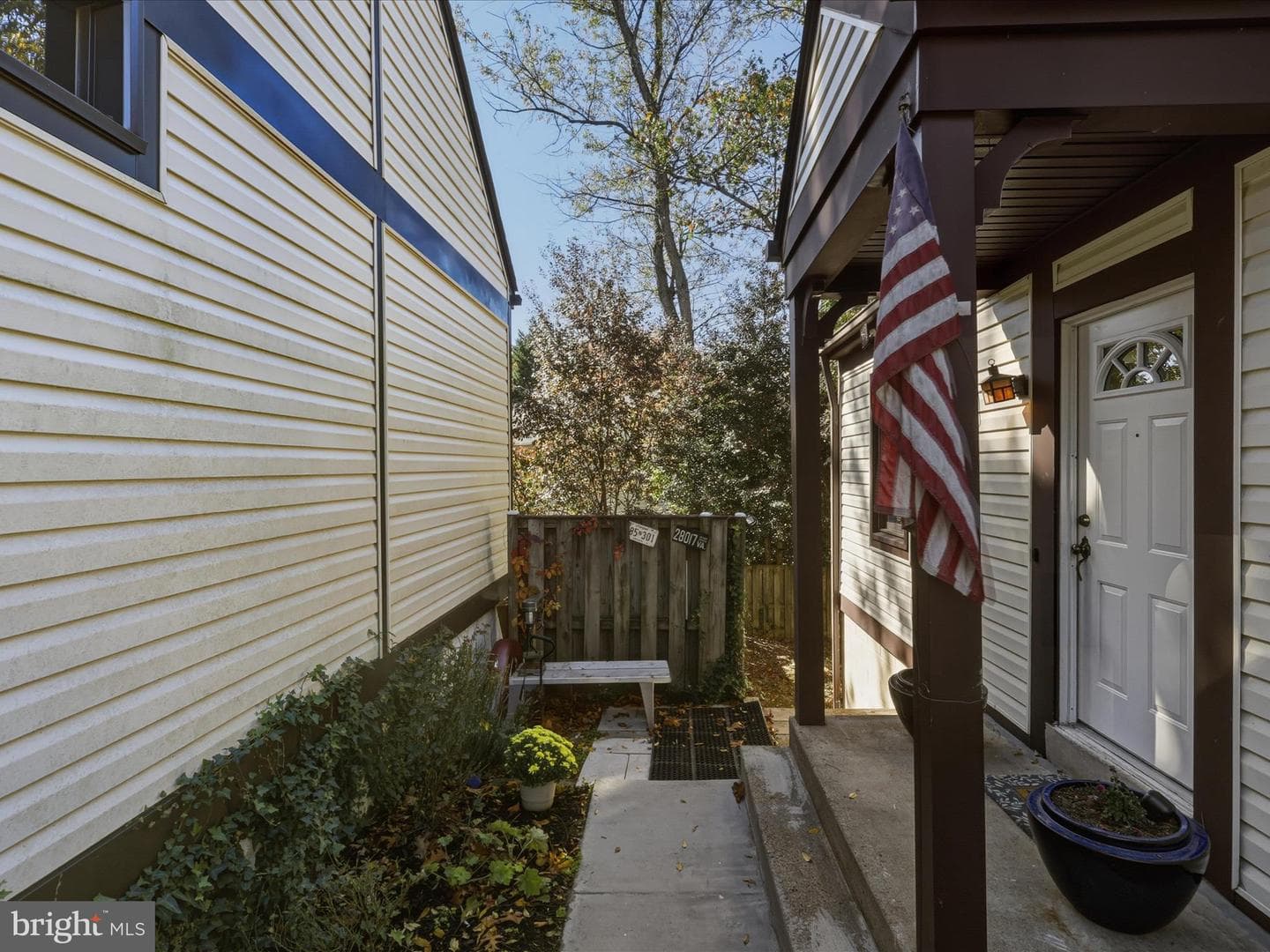 9816 Pebble Weigh Court photo 3