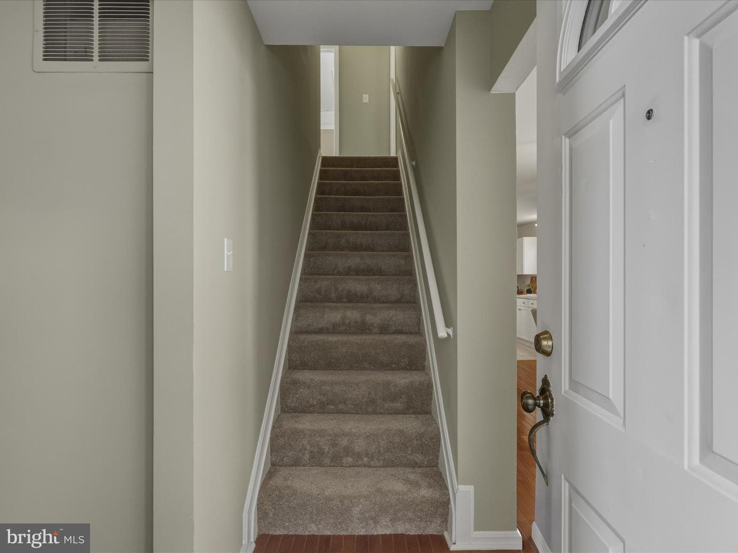 9816 Pebble Weigh Court photo 5