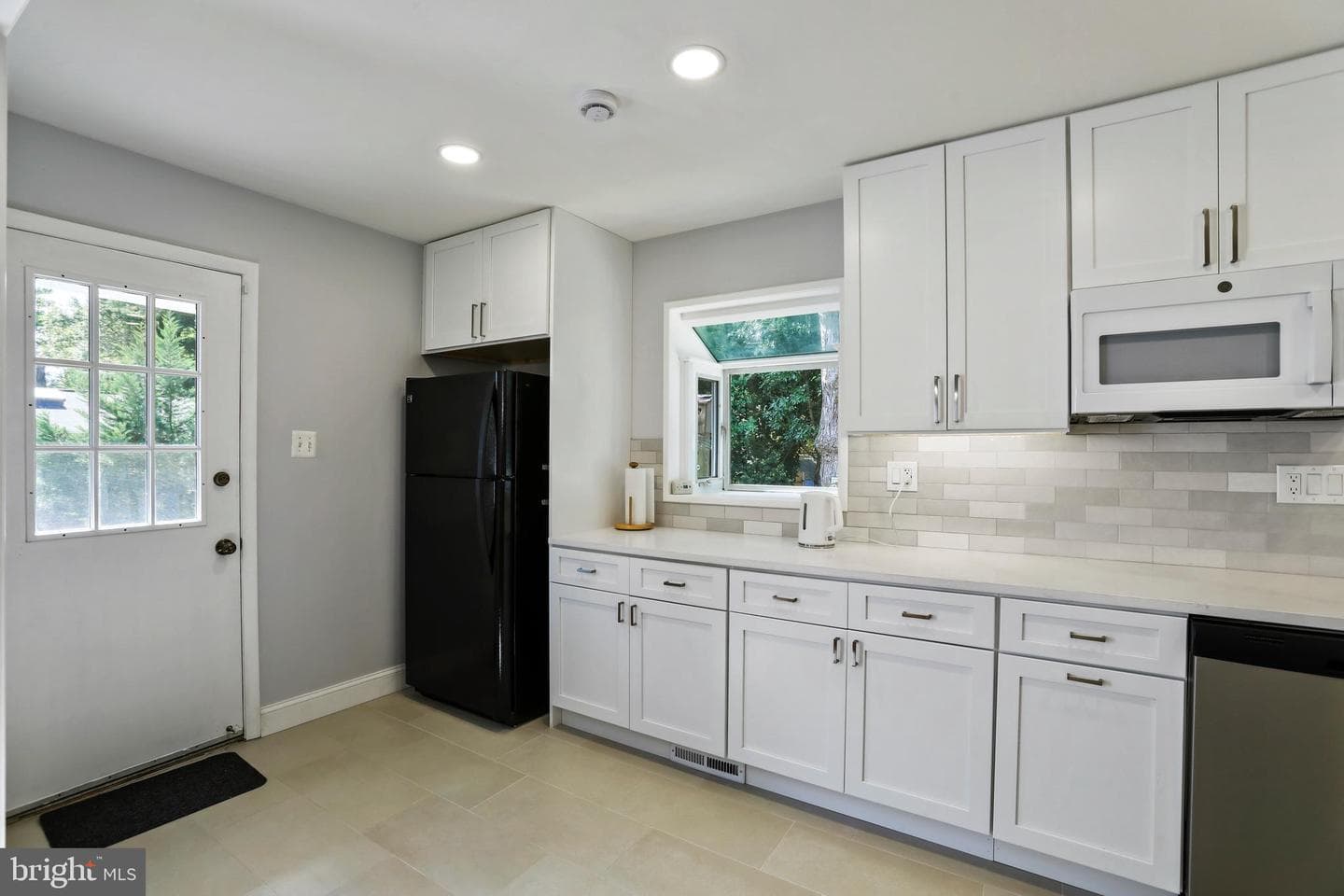 13715 Pennsboro Drive photo 8