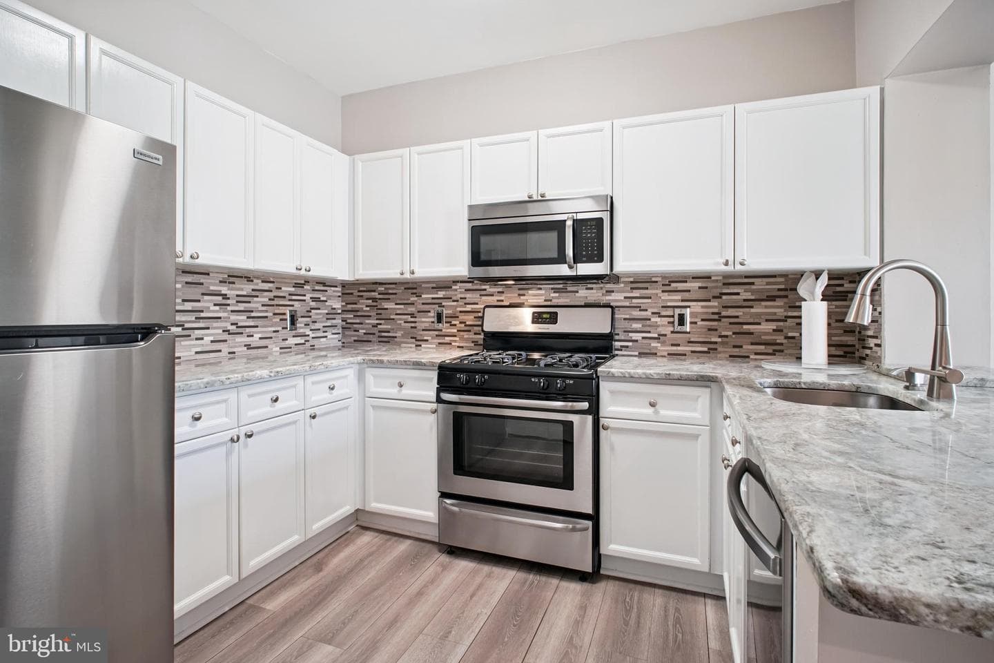 2111 Highcourt Lane #302 photo 16