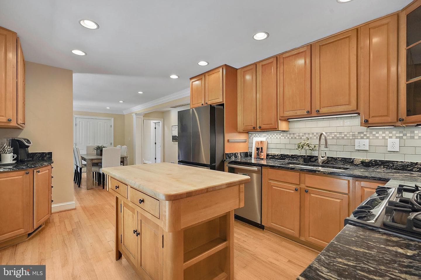 1208 Huntly Place photo 13