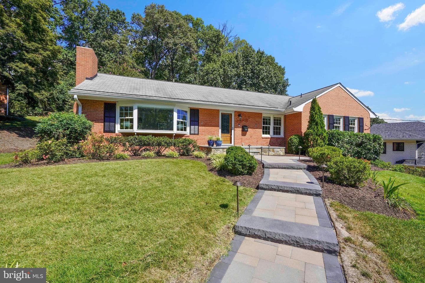 1208 Huntly Place photo 2