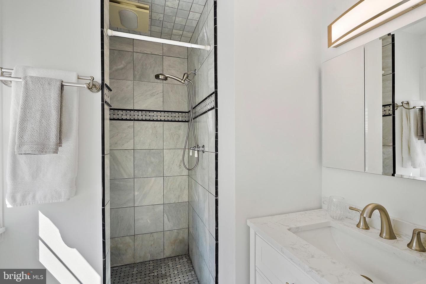 1208 Huntly Place photo 22