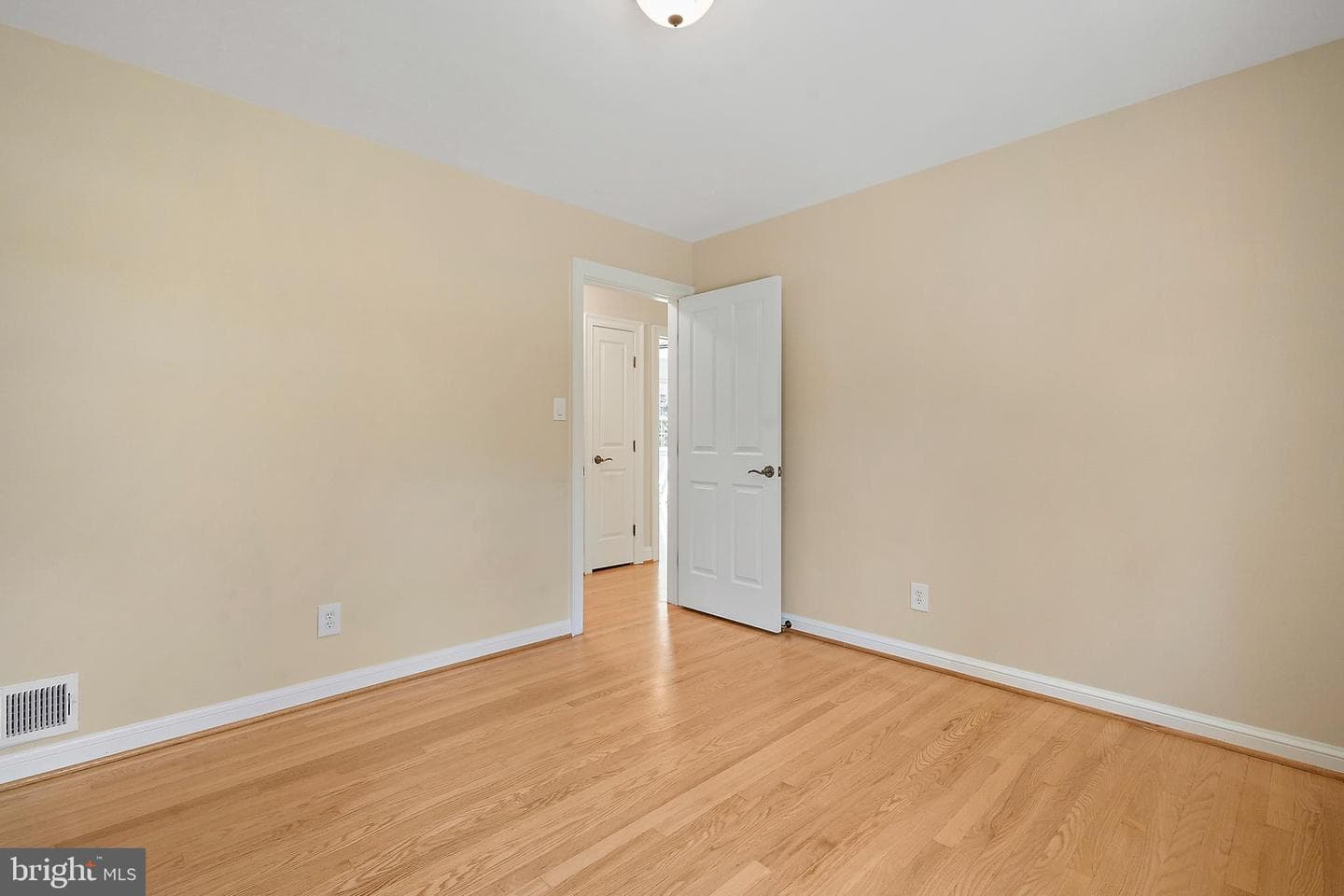 1208 Huntly Place photo 23