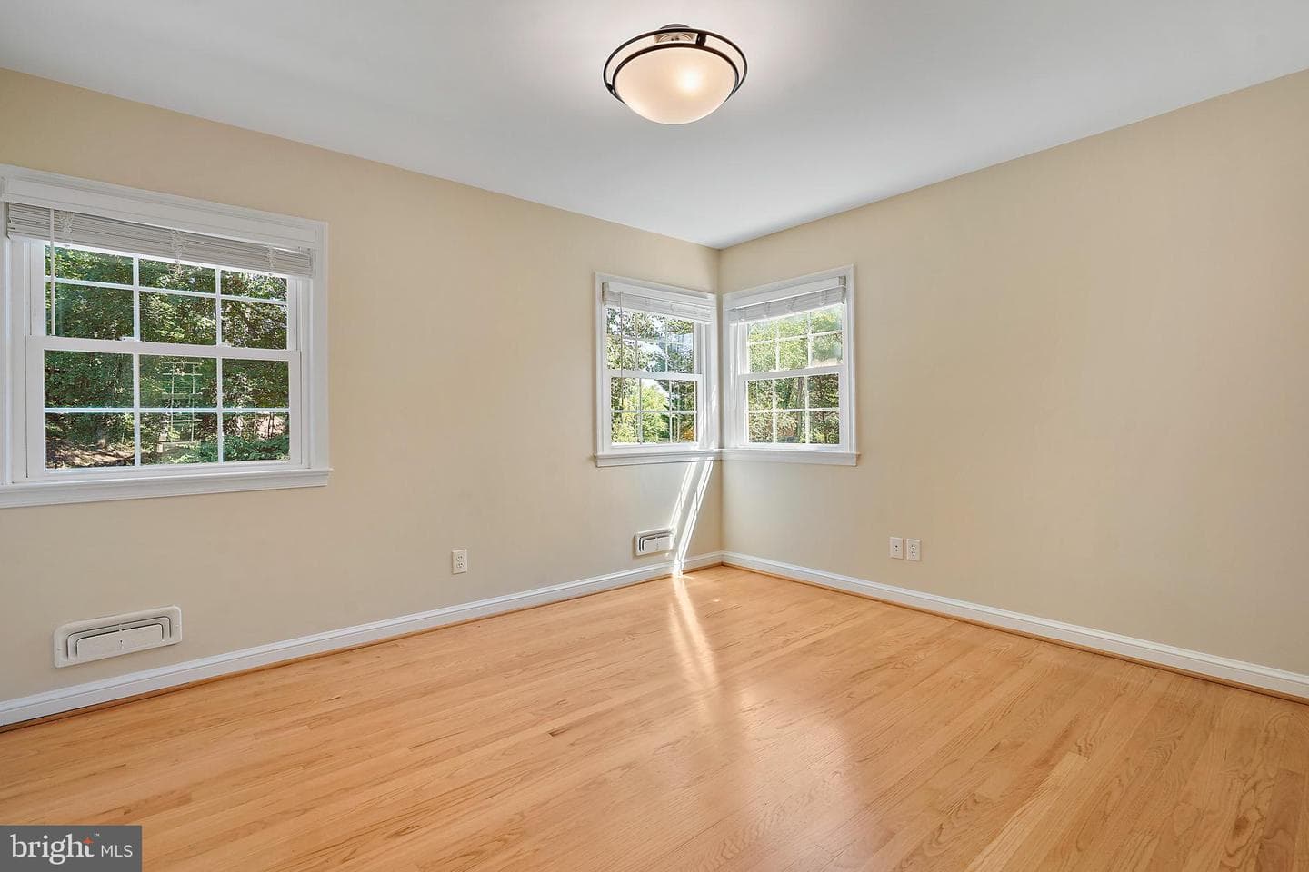 1208 Huntly Place photo 24