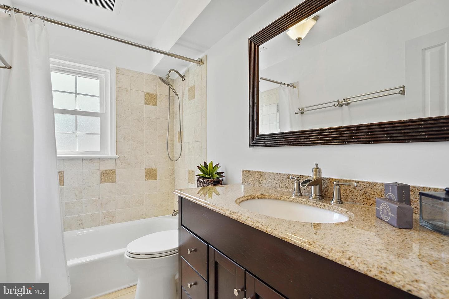 1208 Huntly Place photo 27