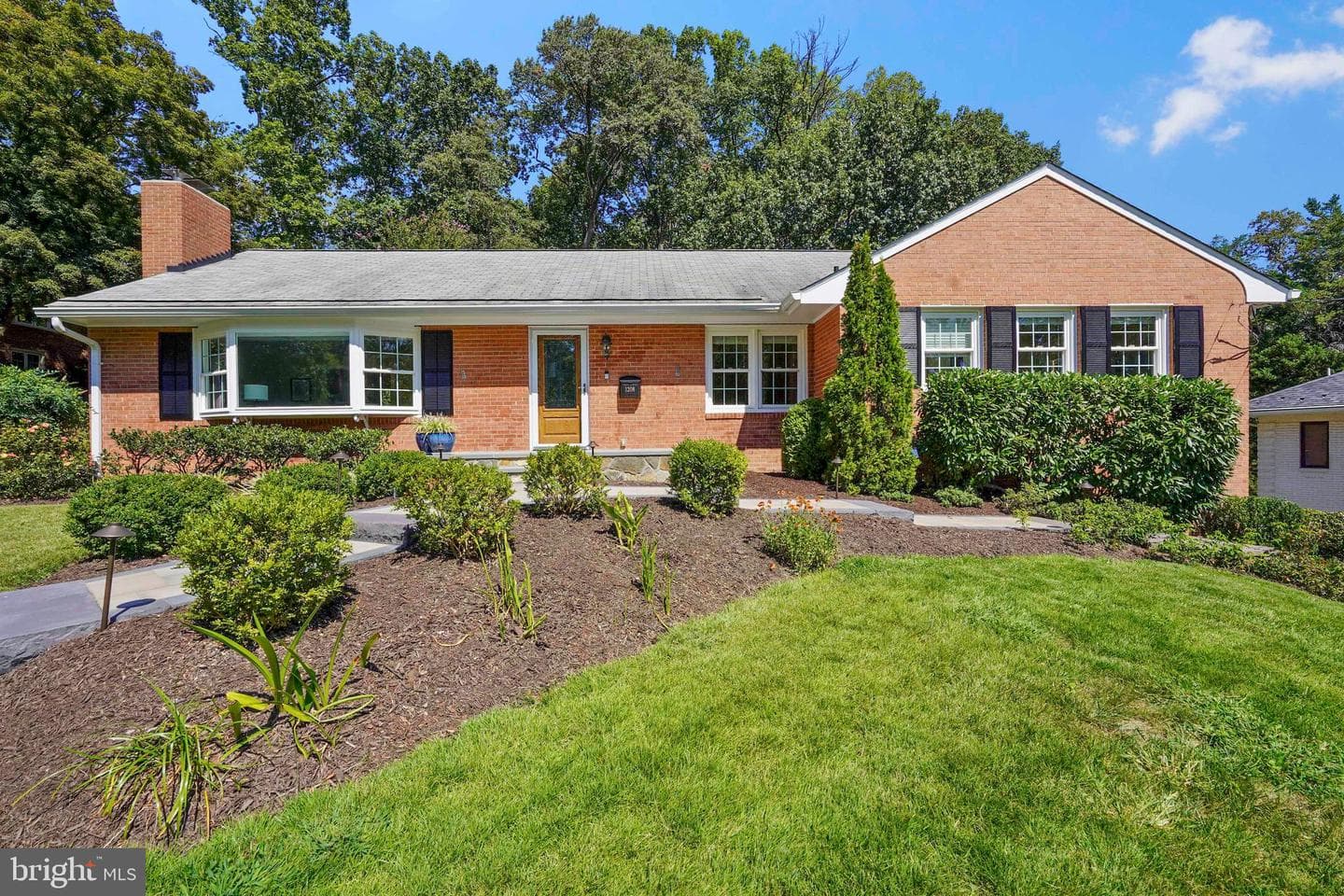 1208 Huntly Place photo 3