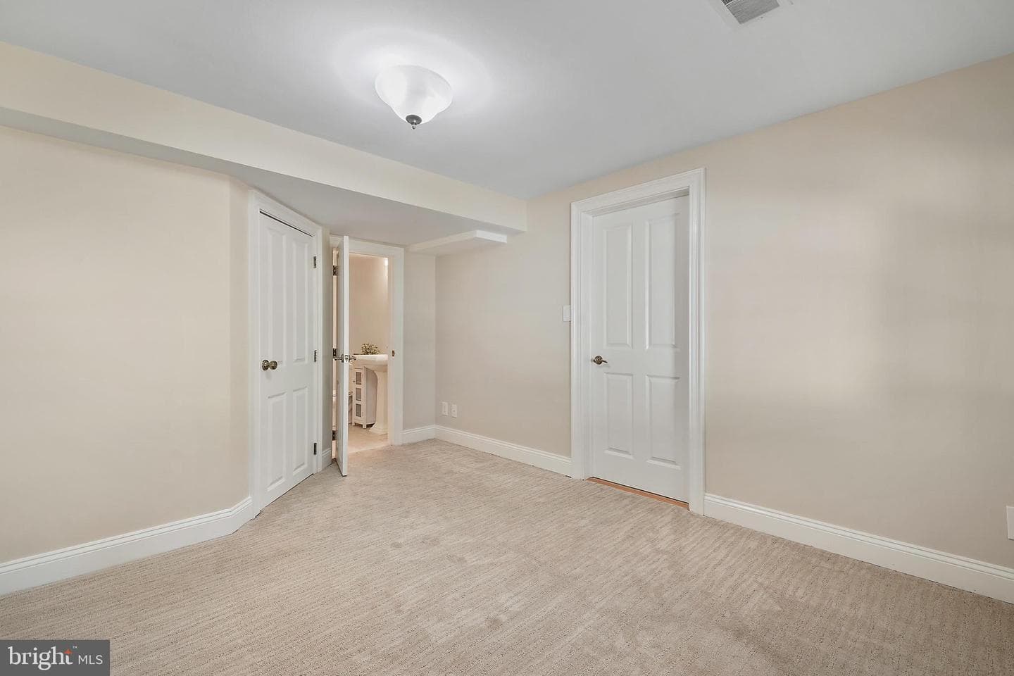 1208 Huntly Place photo 31