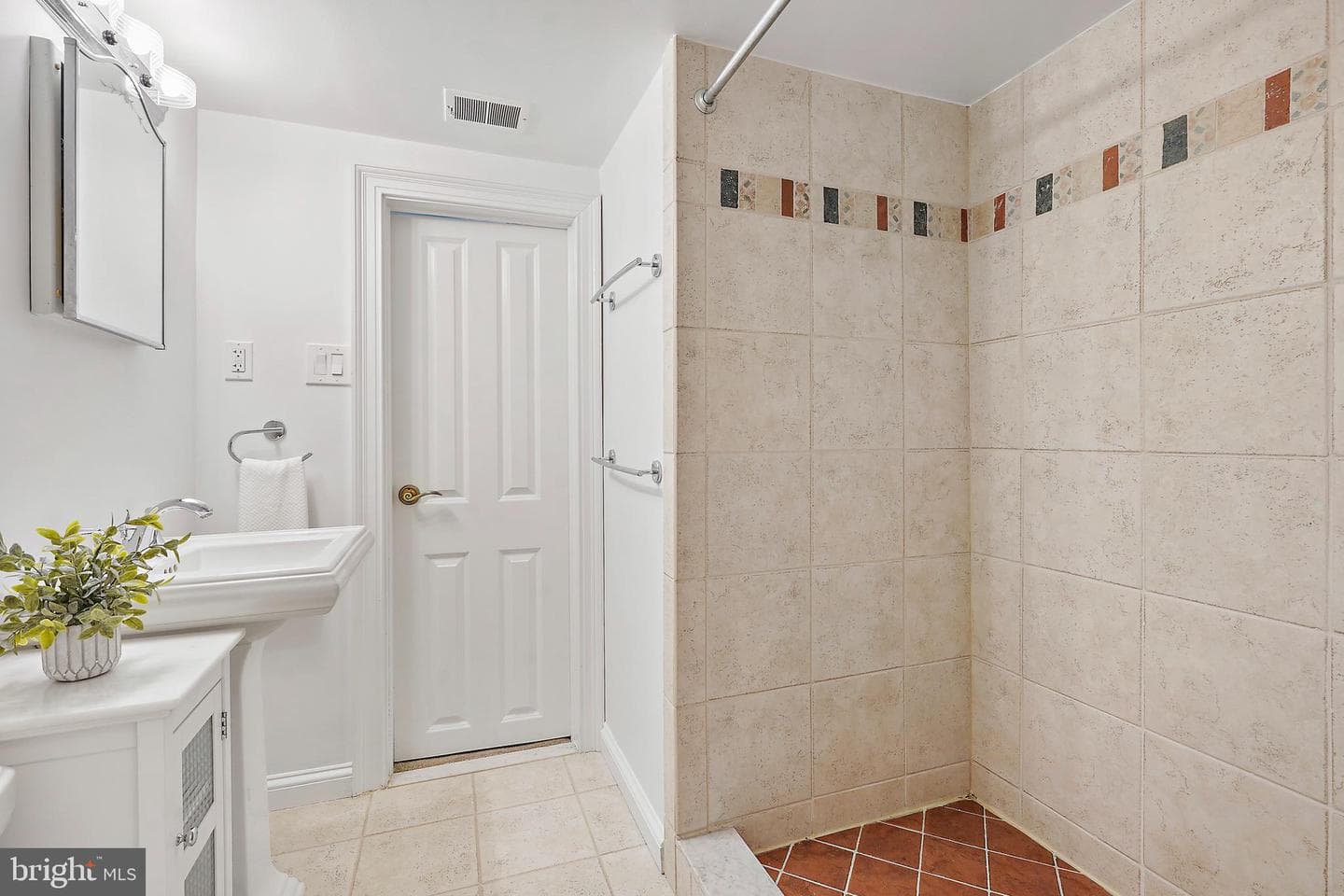 1208 Huntly Place photo 32