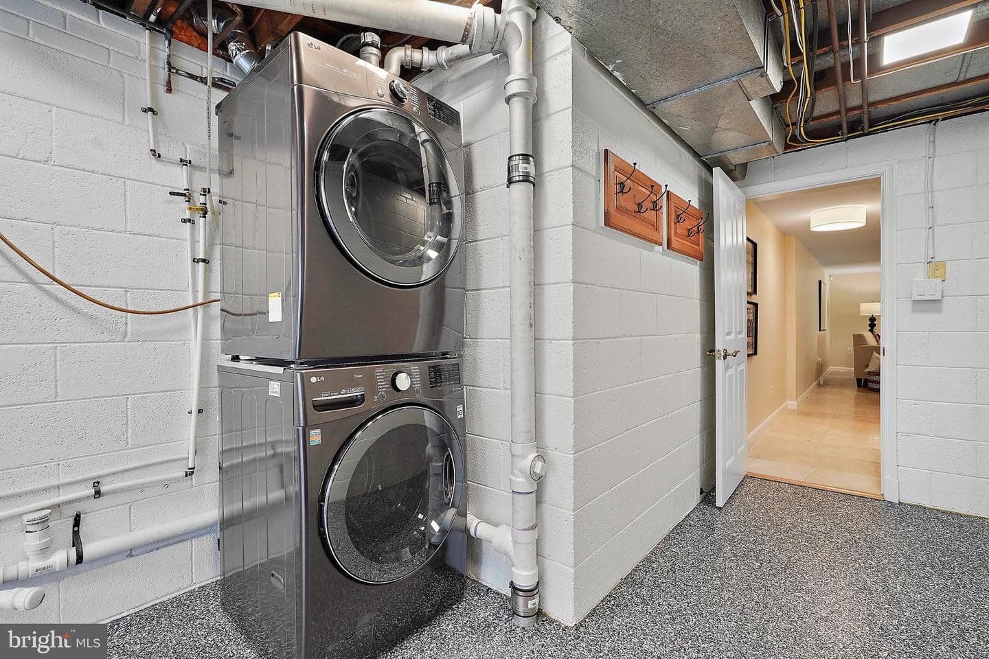 1208 Huntly Place photo 33