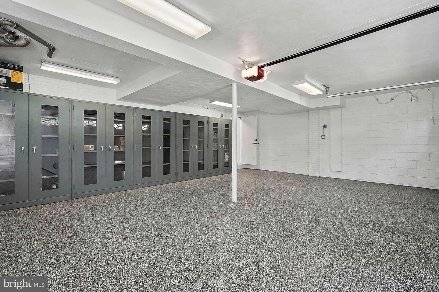 1208 Huntly Place photo 34