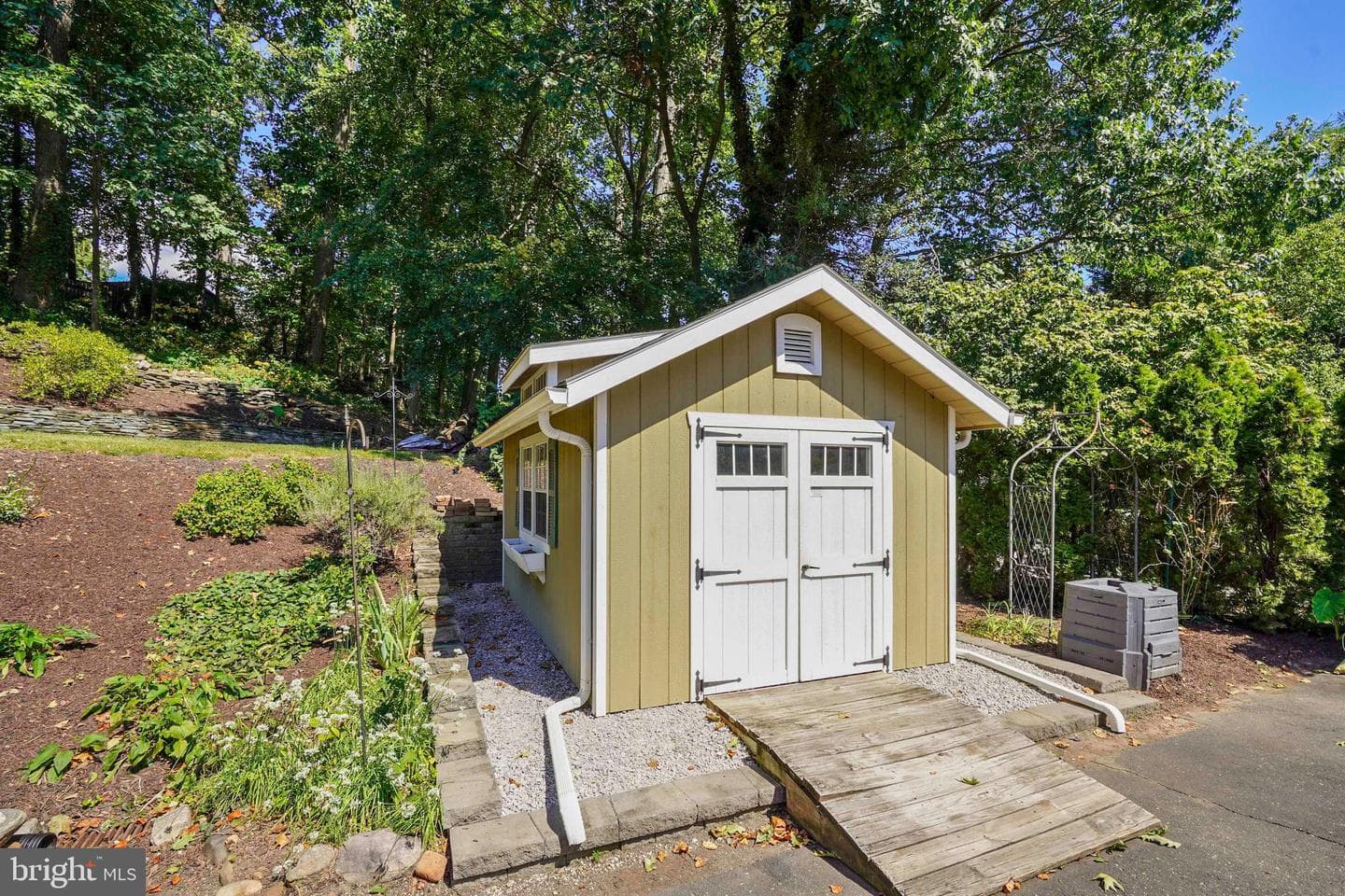 1208 Huntly Place photo 37