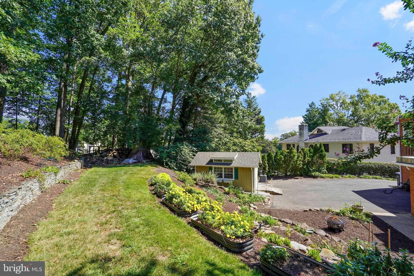 1208 Huntly Place photo 38