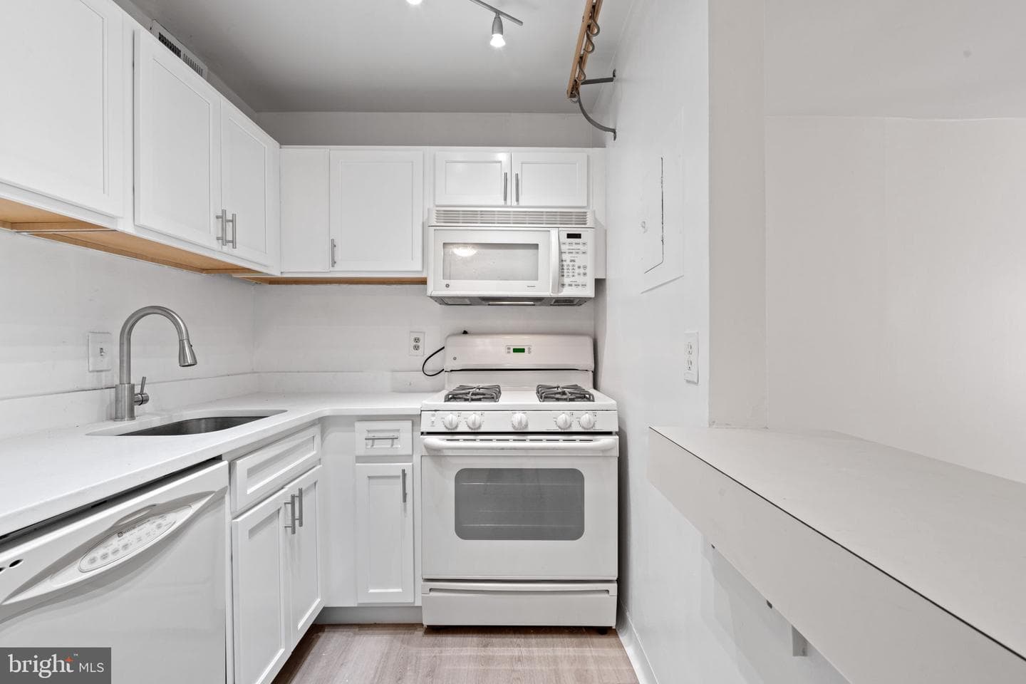 3100 S Manchester Street #909 photo 11