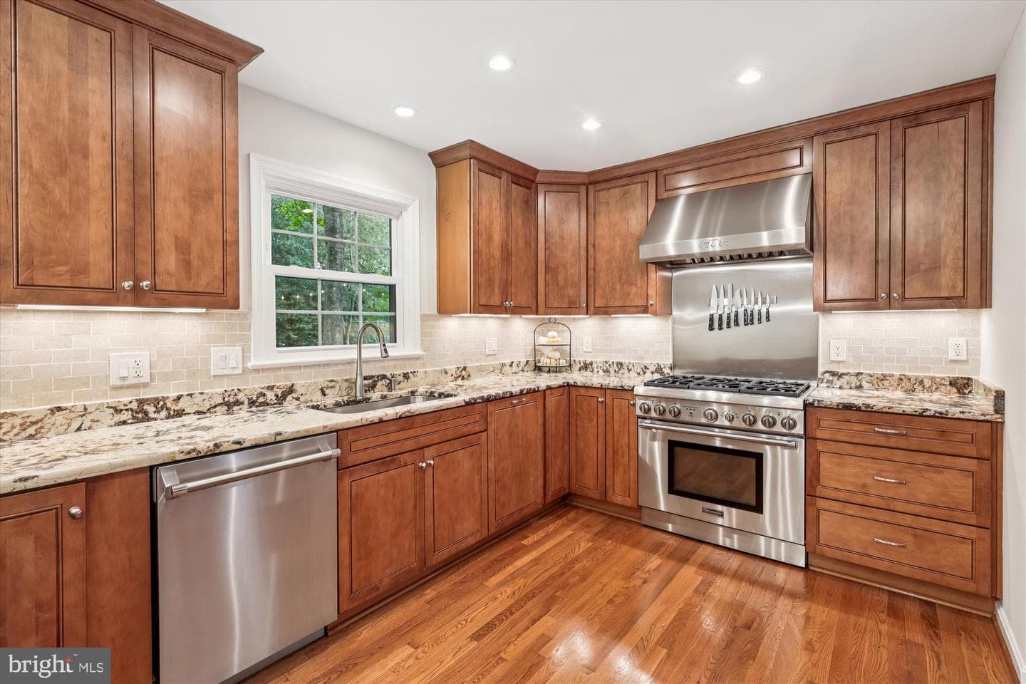 8221 Captain Hawkins Court photo 18