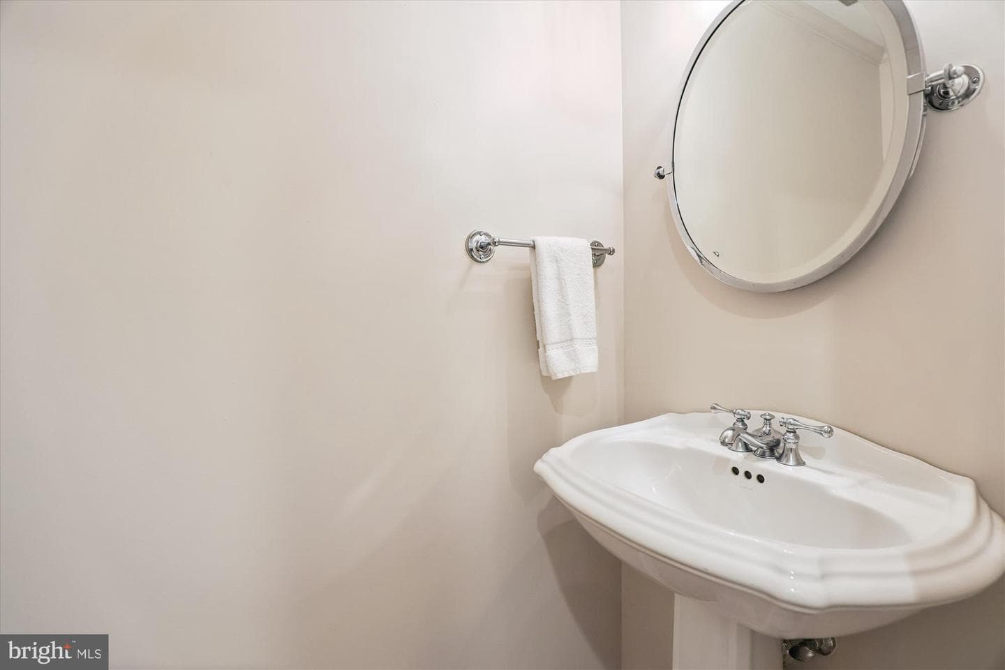 8221 Captain Hawkins Court photo 31
