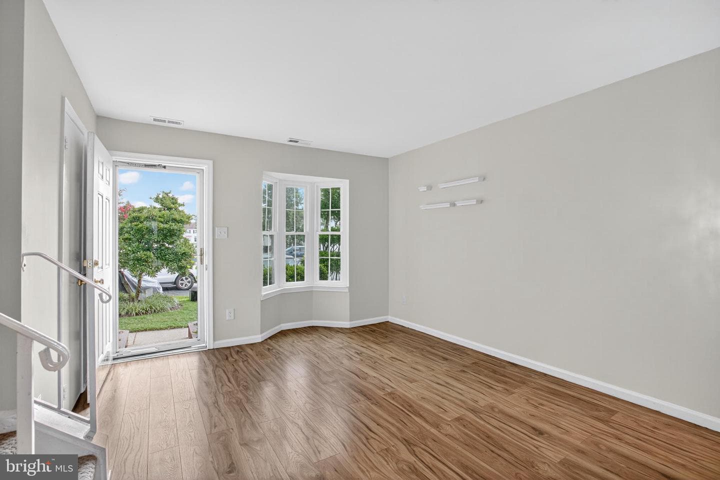 8530 Southlawn Court photo 3