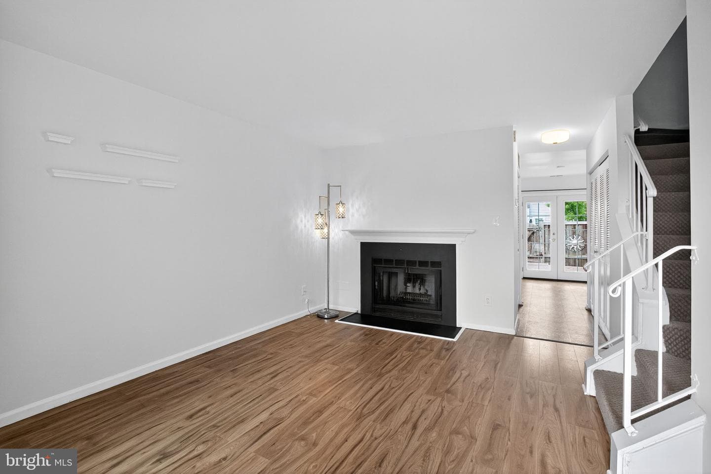 8530 Southlawn Court photo 5