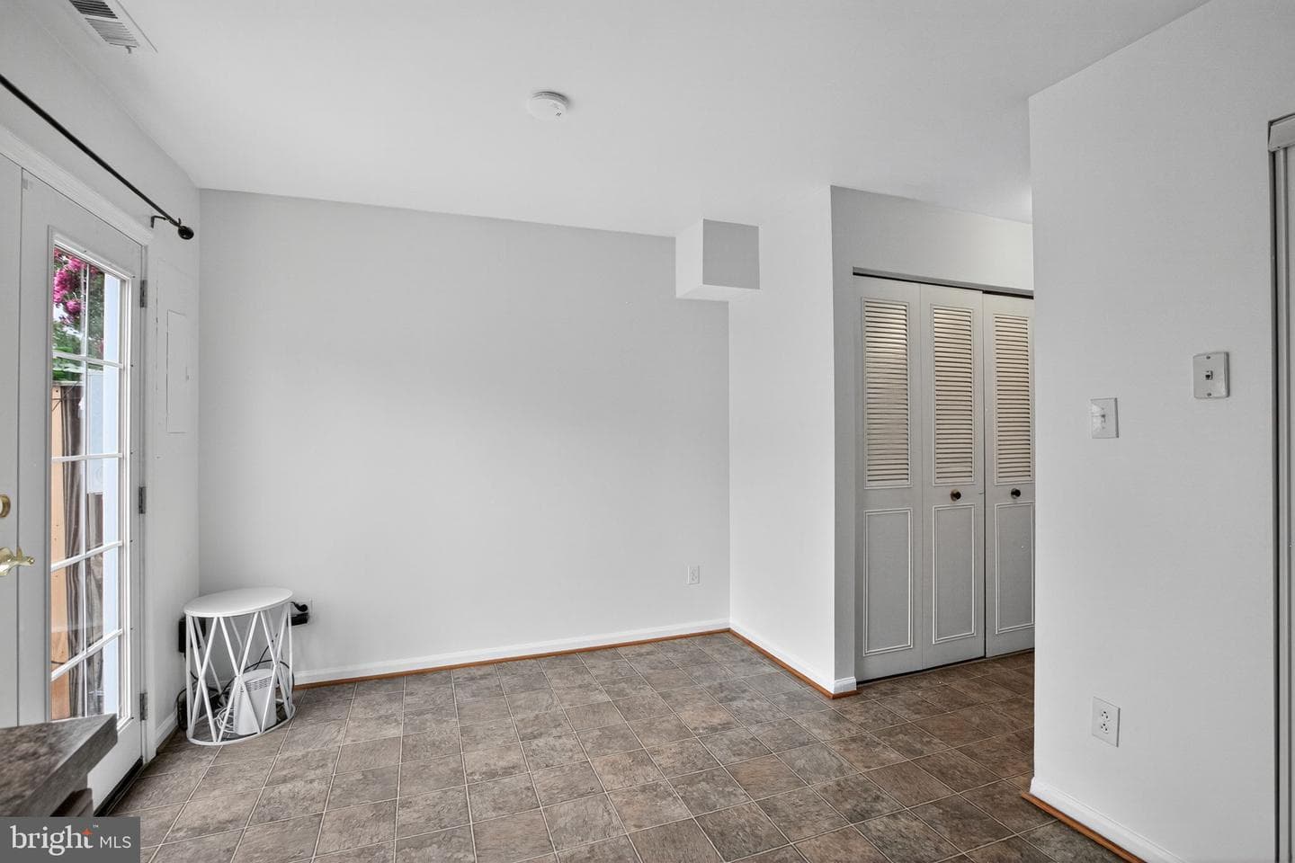 8530 Southlawn Court photo 8
