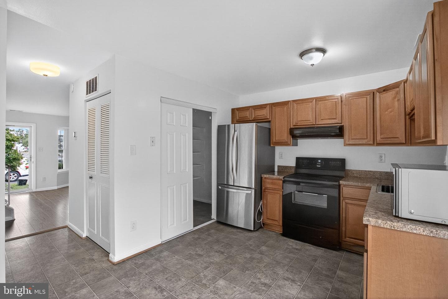 8530 Southlawn Court photo 9