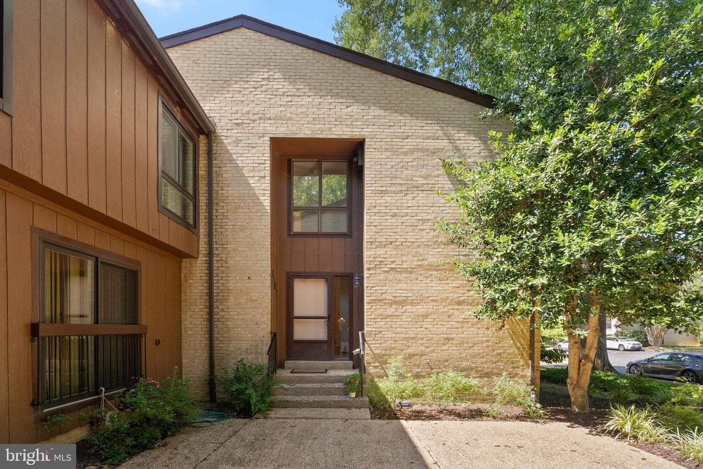 3187 Readsborough Court photo 2