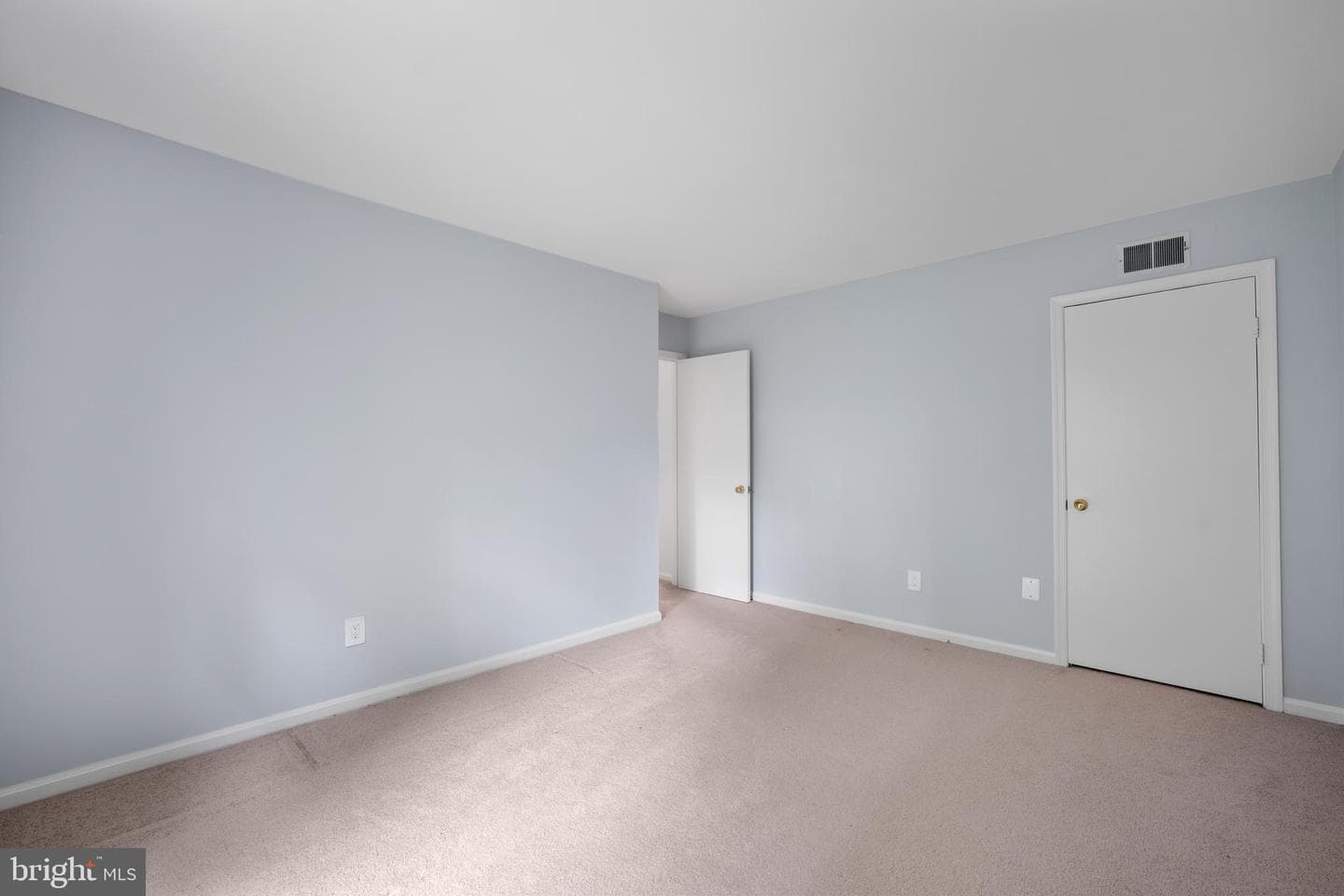 2992 Covington Street photo 22