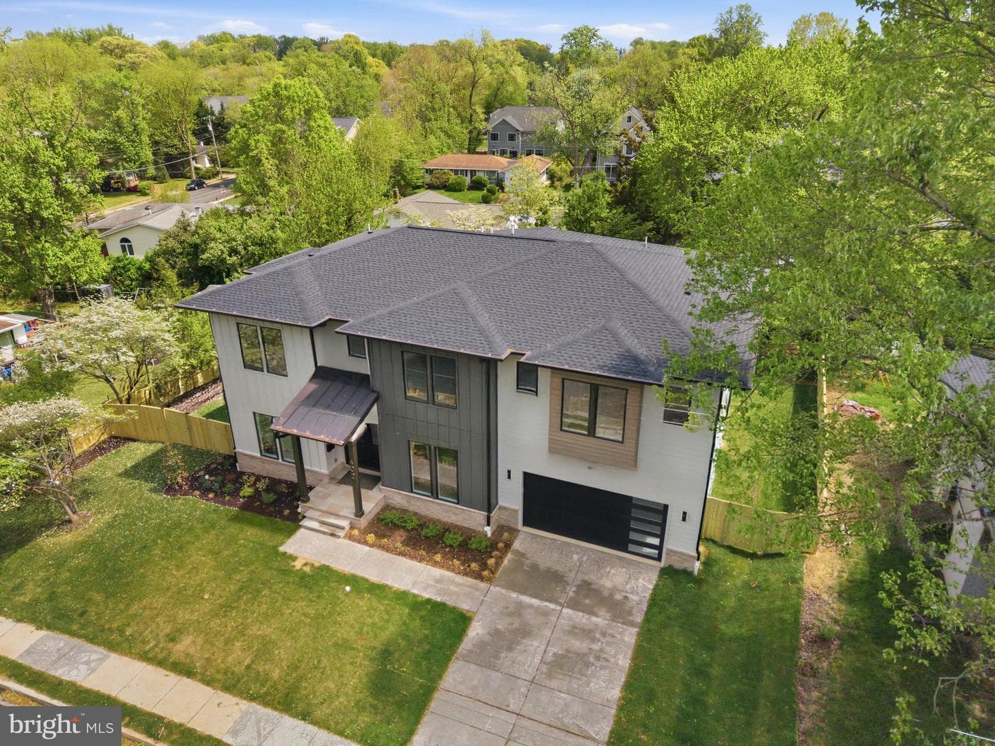 402 Marshall Road SW photo 3