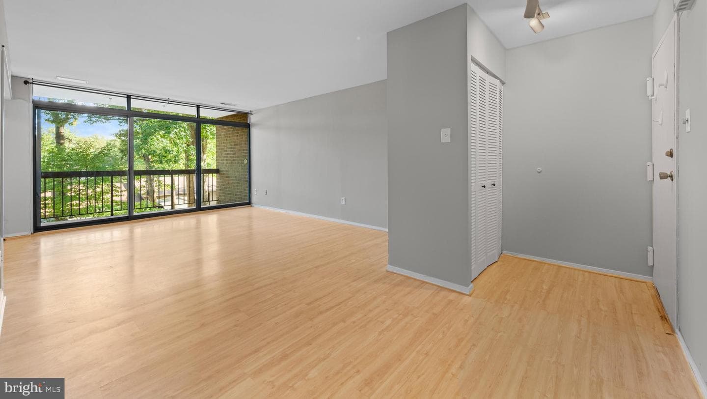 1645 Parkcrest Circle #200 photo 18