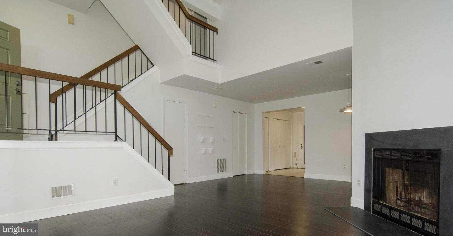 3335 Oakshade Court photo 2