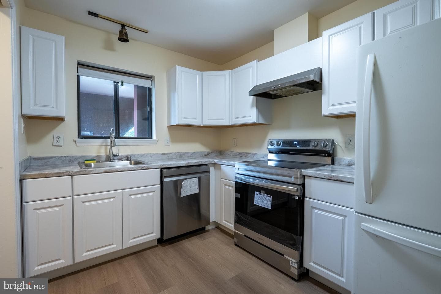 2820 Lee Oaks Place #302 photo 5
