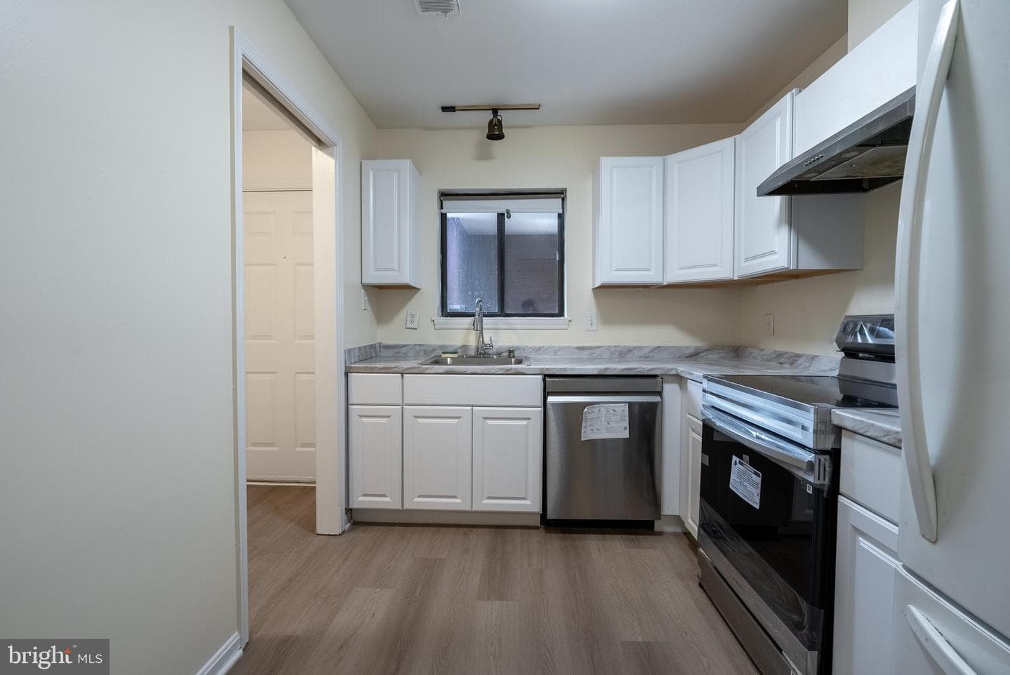 2820 Lee Oaks Place #302 photo 6