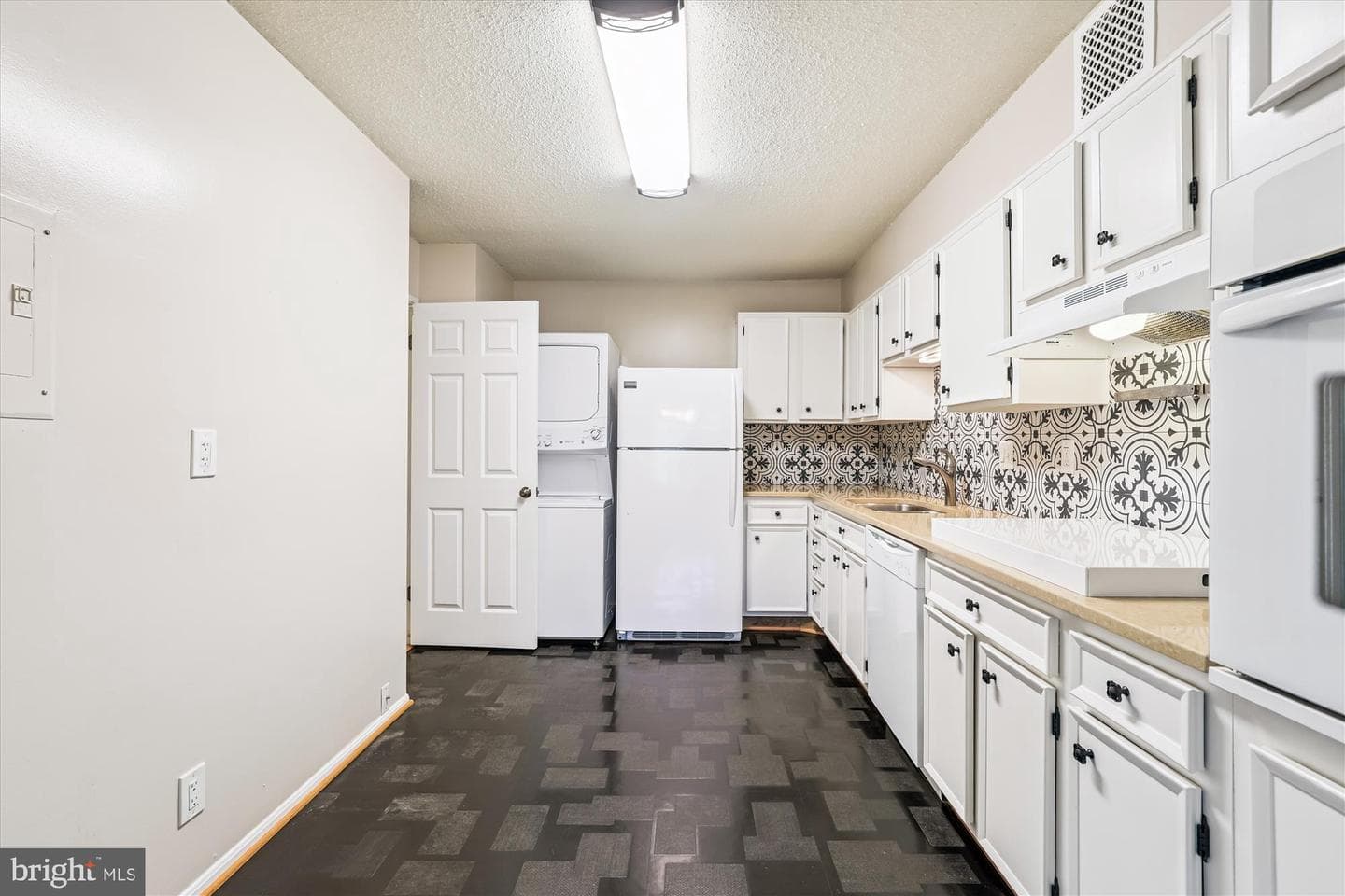 5901 Mount Eagle Drive #516 photo 11