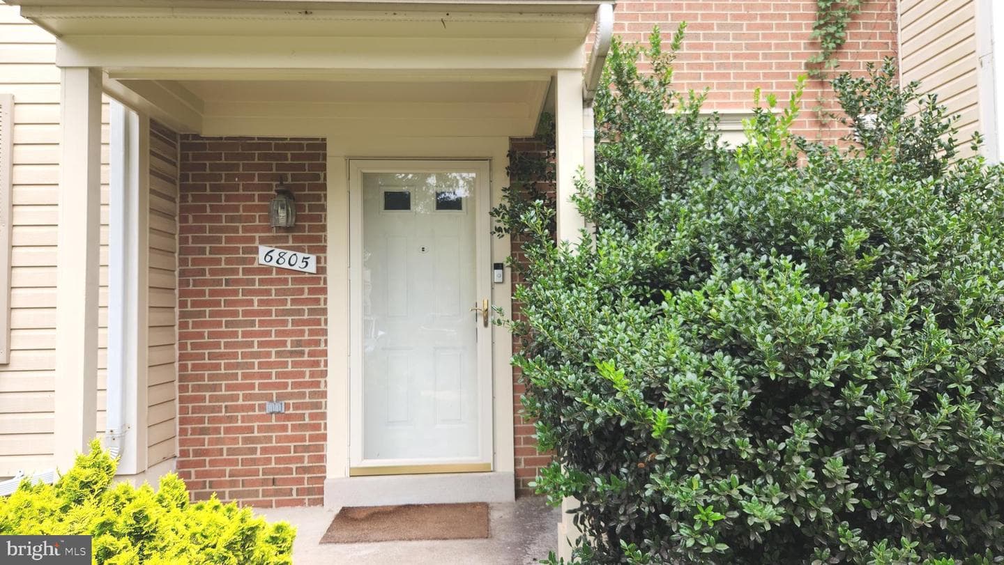 6805 Chasewood Circle photo 2