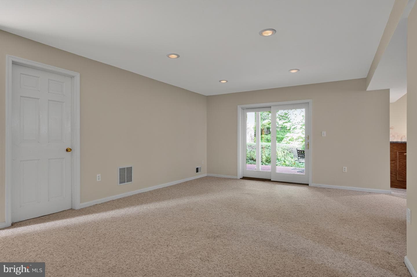 6013 Lamont Court photo 24