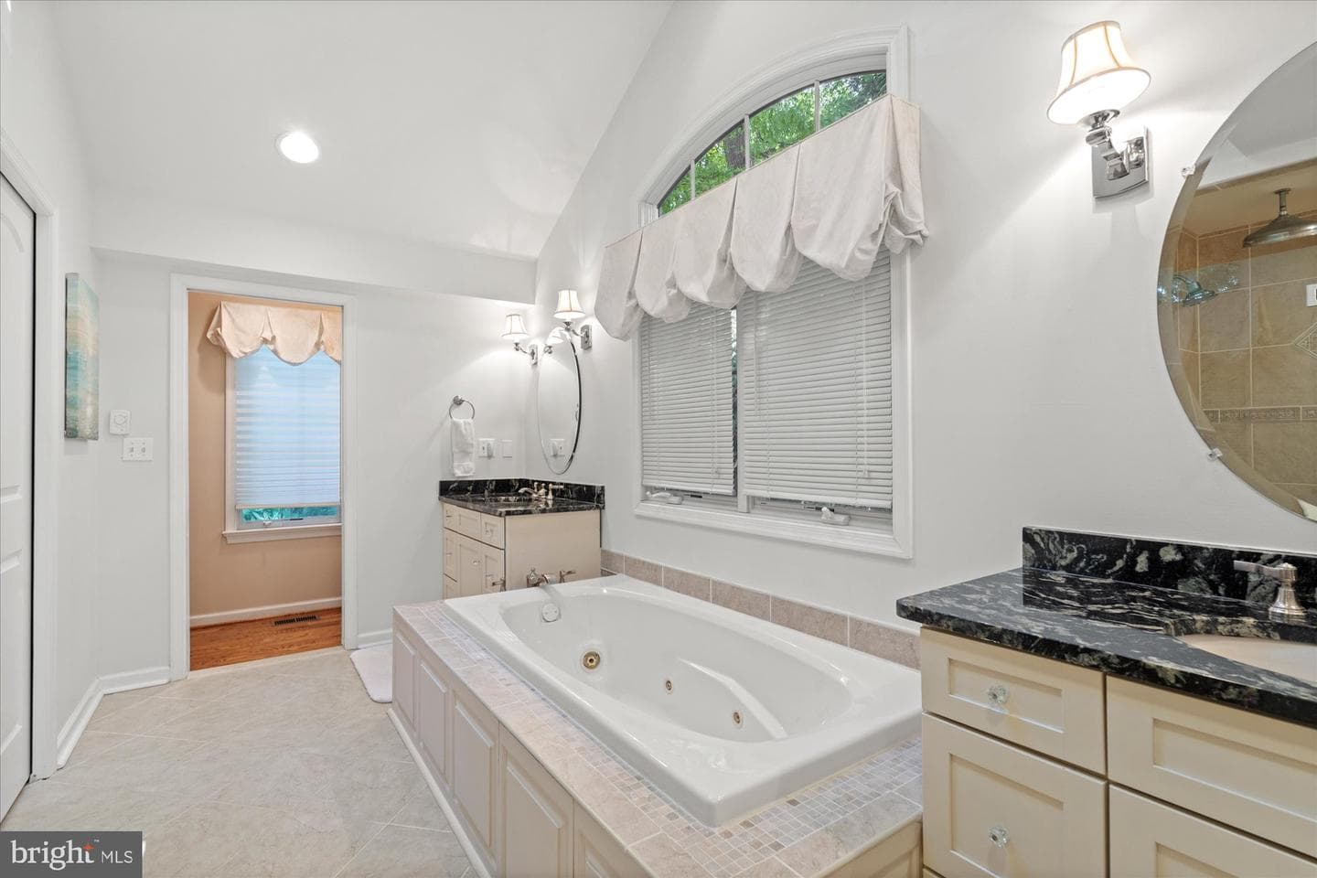 1104 Lyndale Drive photo 35