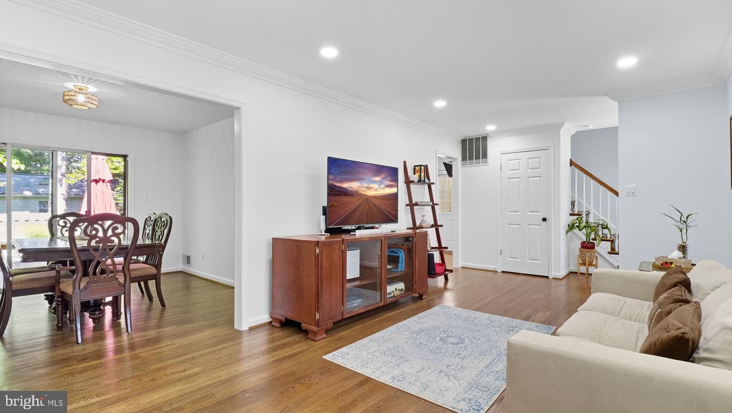 5205 Southampton Drive photo 4