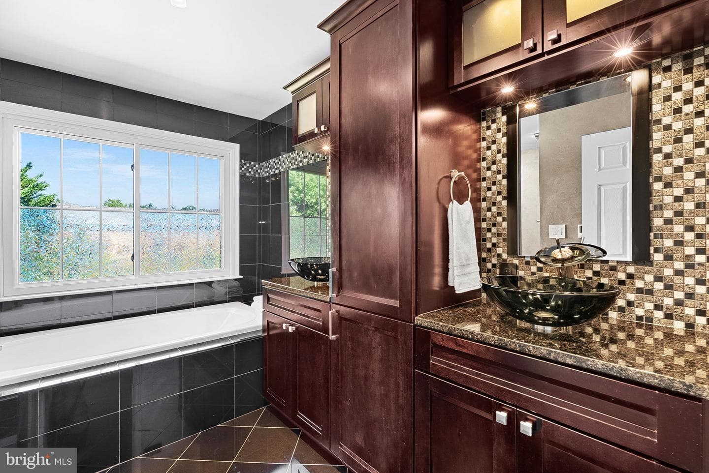5570 Village Center Drive photo 38