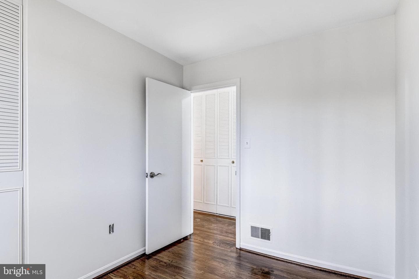 5370 Gainsborough Drive photo 15