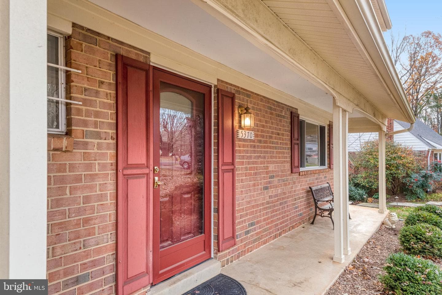 5370 Gainsborough Drive photo 2