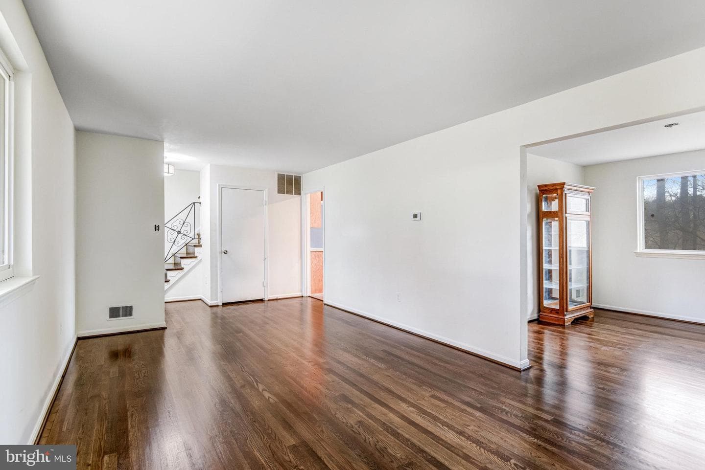 5370 Gainsborough Drive photo 9
