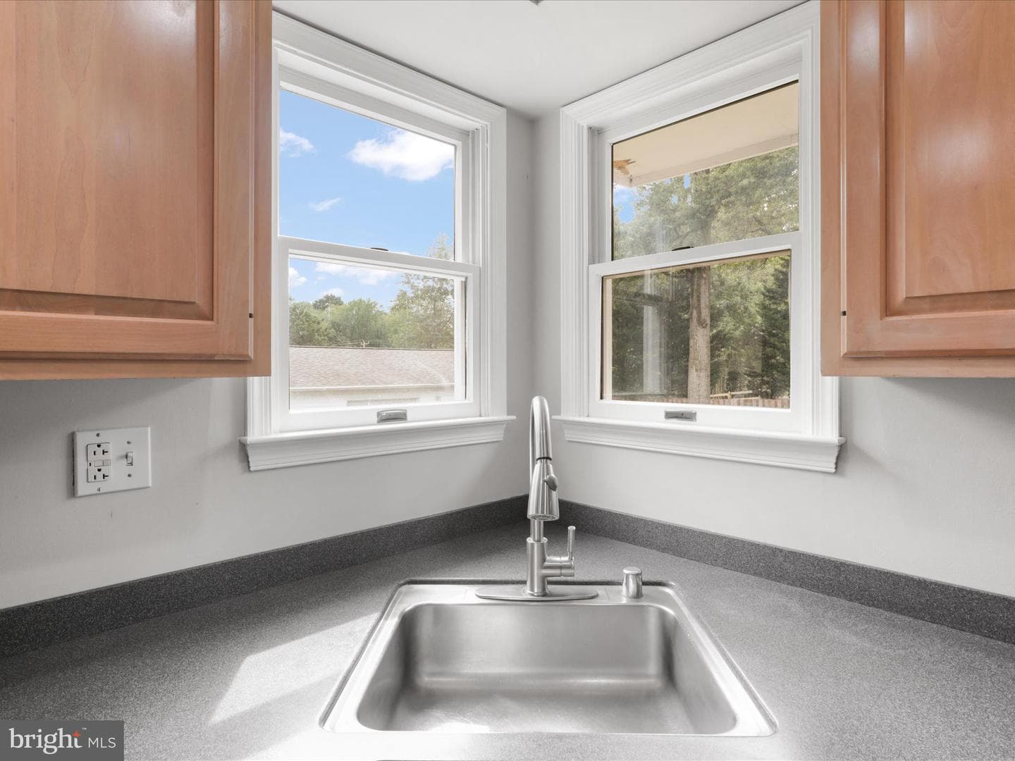 7533 Hollindale photo 13