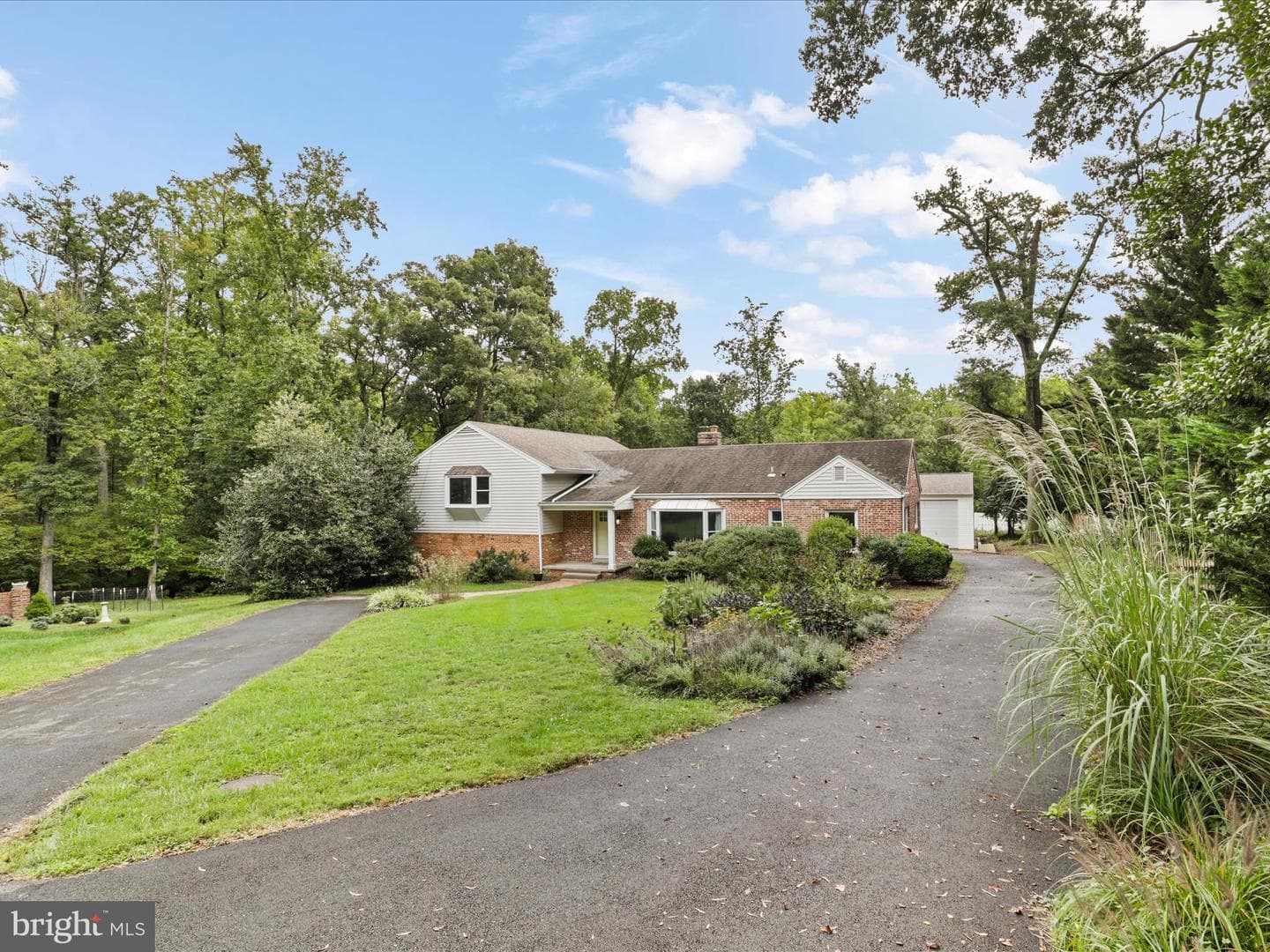 7533 Hollindale photo 2