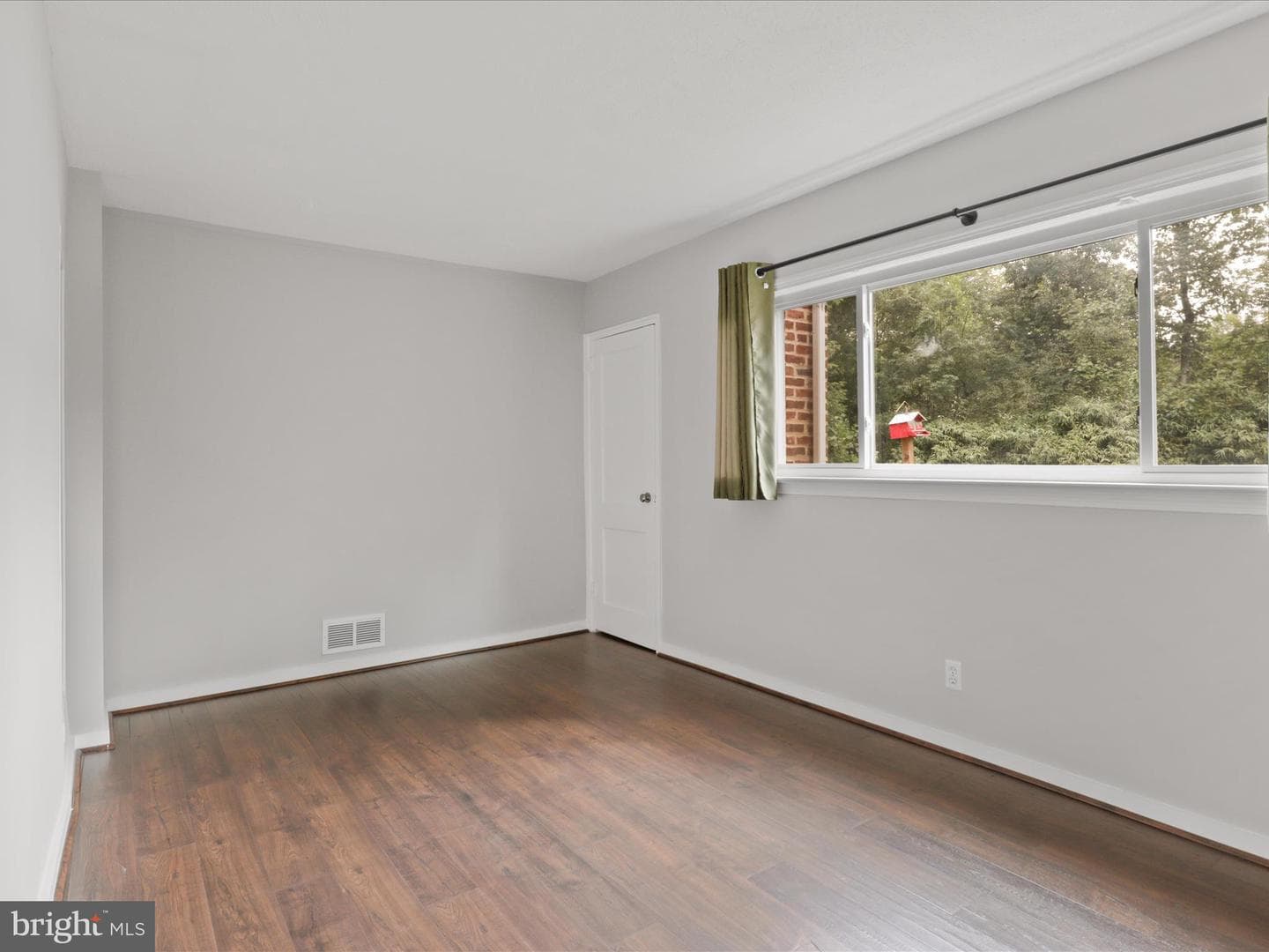 7533 Hollindale photo 22