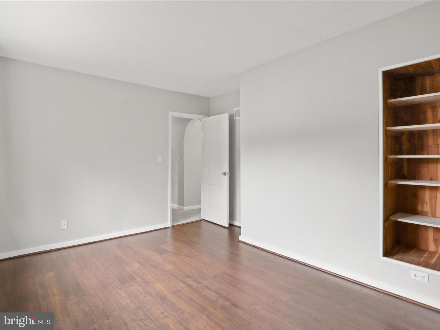 7533 Hollindale photo 23