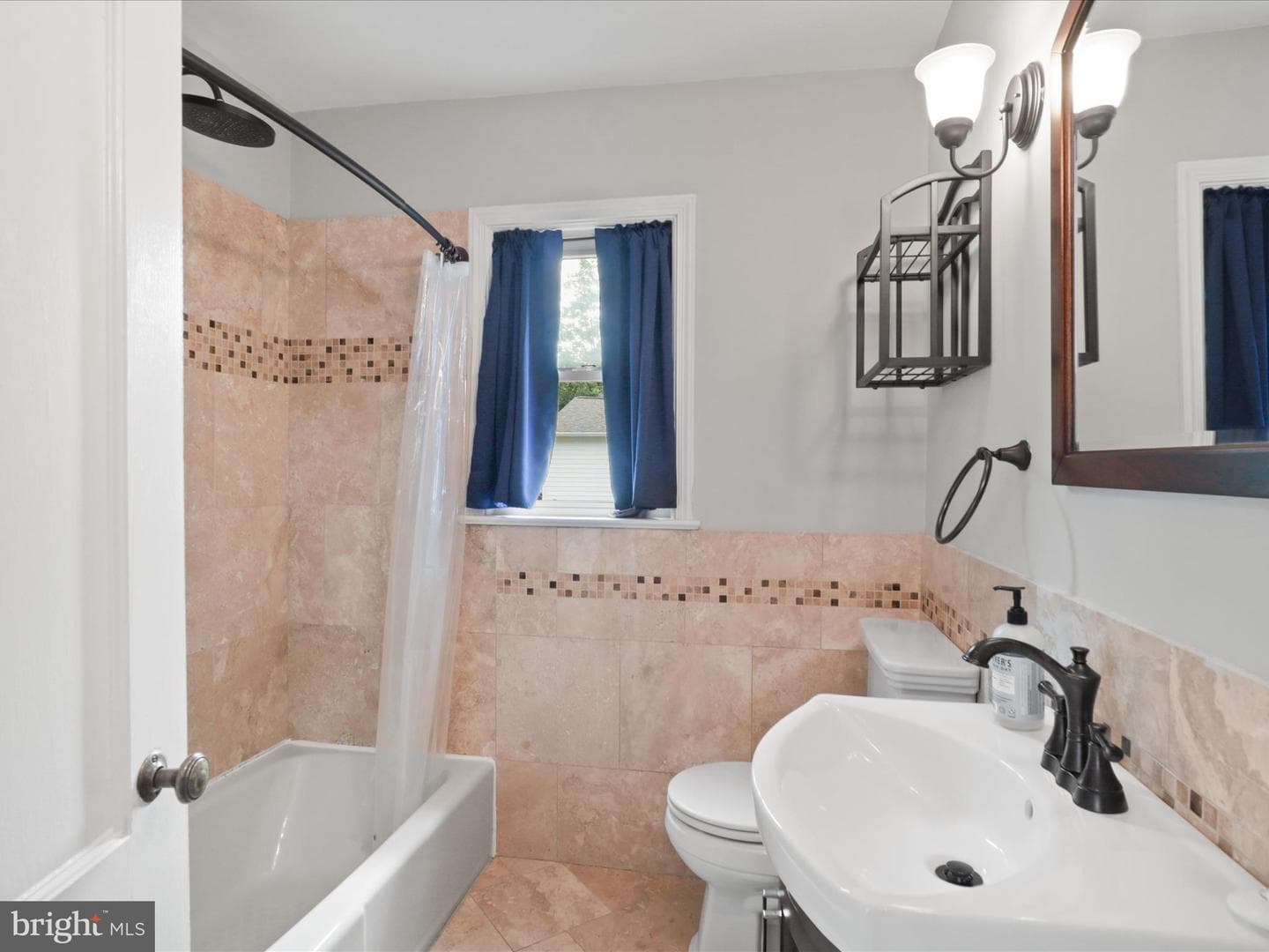 7533 Hollindale photo 24