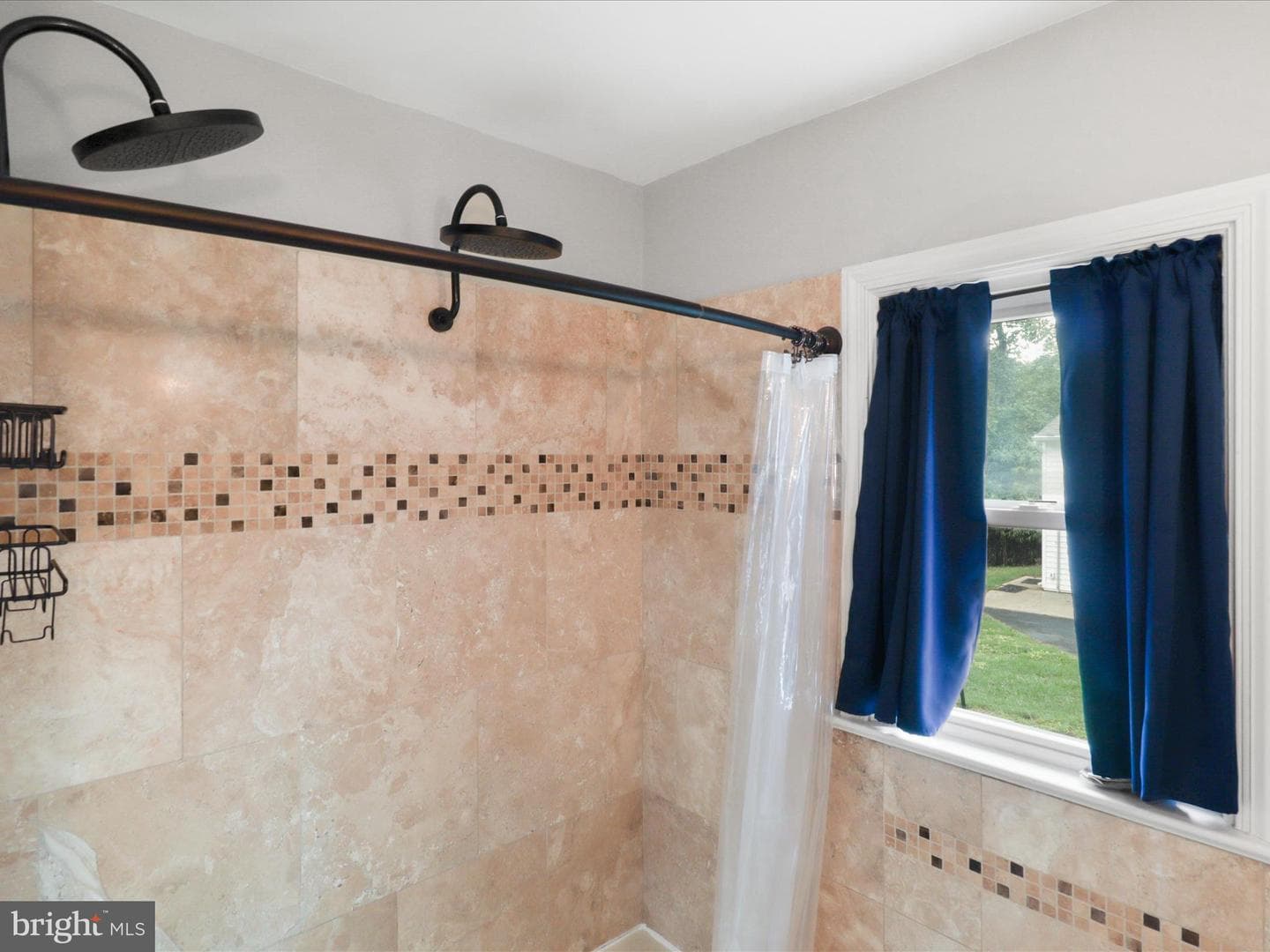 7533 Hollindale photo 25