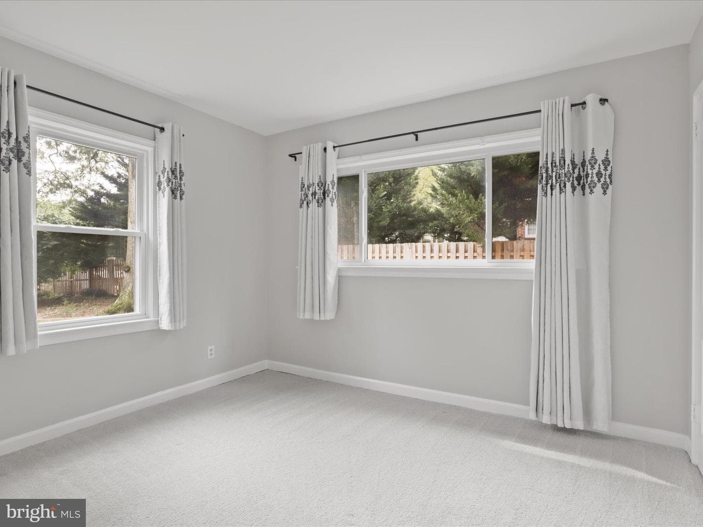 7533 Hollindale photo 26