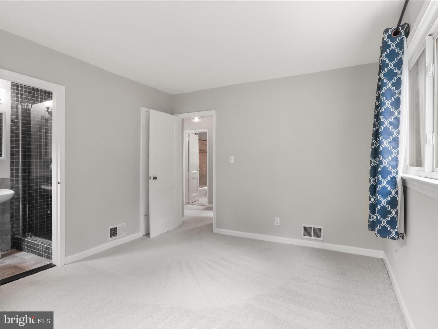 7533 Hollindale photo 30