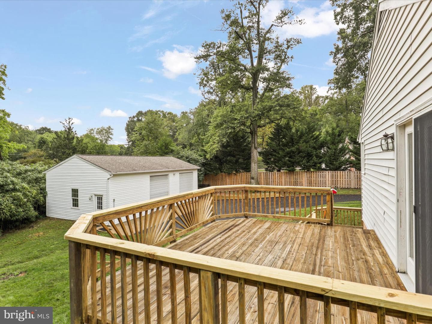 7533 Hollindale photo 61