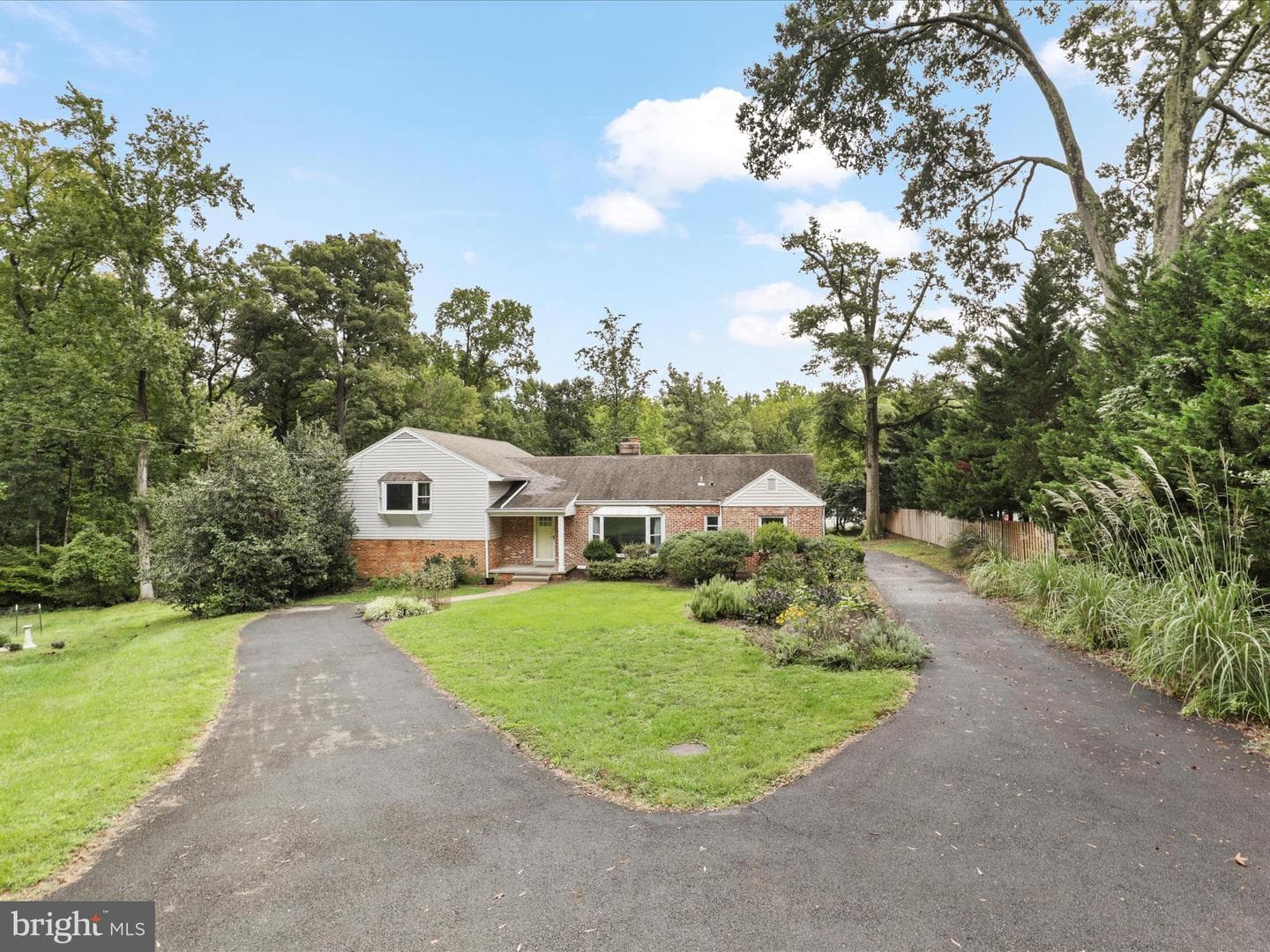7533 Hollindale photo 7